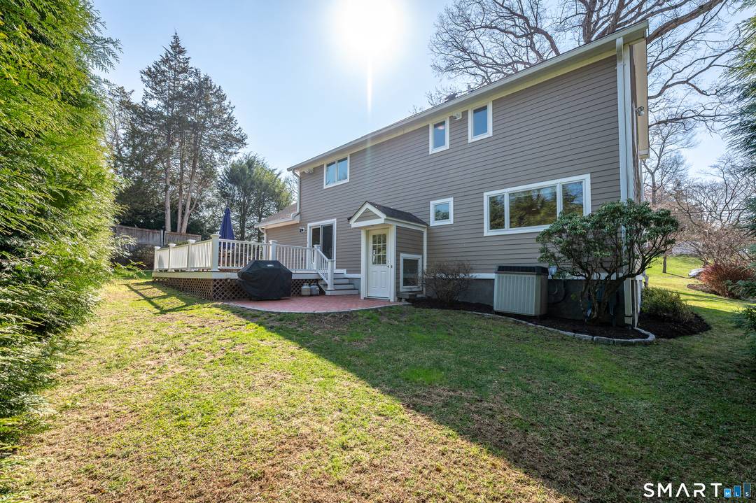 Nestled in a desirable Mid Ridges neighborhood this beautifully maintained 4 bedroom 3.