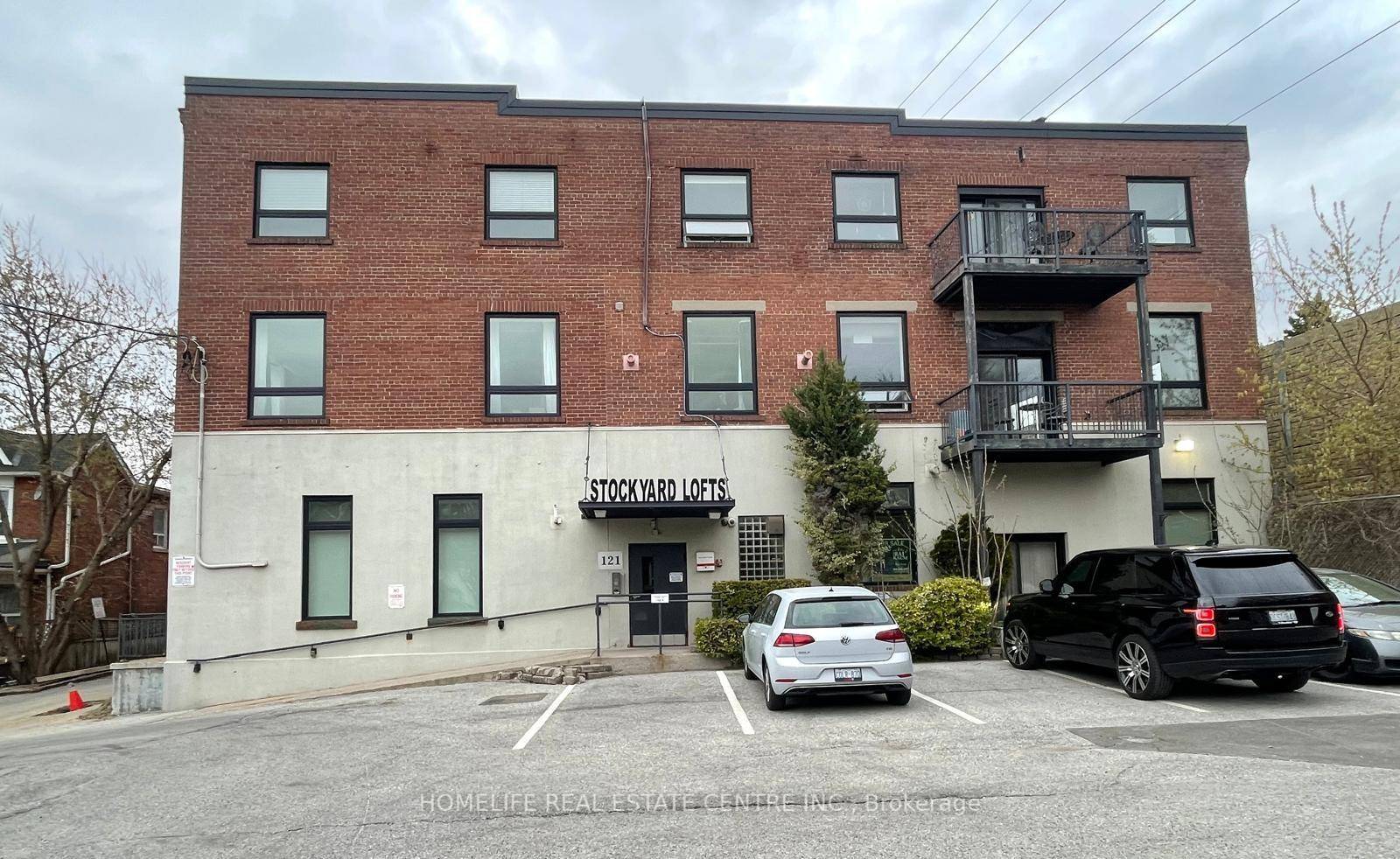 Spacious and stylish ground floor condo loft offering approximately 900 999 square feet of living space.