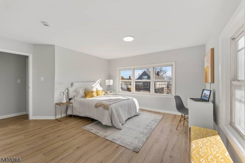 2 UNITS WITH ADDITIONAL BONUS UNIT !