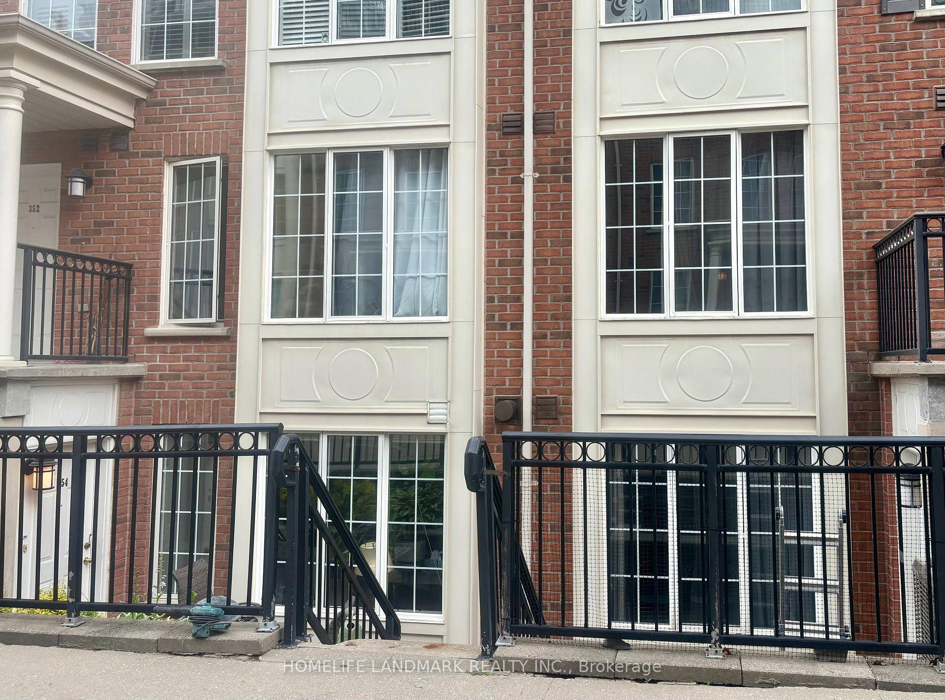 Immaculate Affordable Bright And Spacious Townhome In Prime North York Yonge amp ; Sheppard !