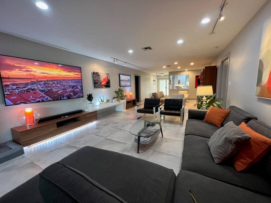 Term 6 MONTHS 1 Day. AVAILABLE MAY 1ST TO NOV 1ST.