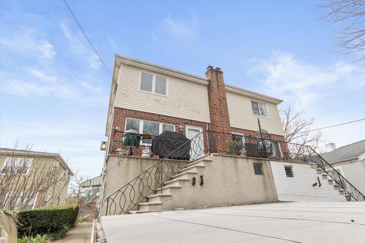 Welcome to this charming 2 family house that presents an exceptional opportunity for both homeowners and investors !