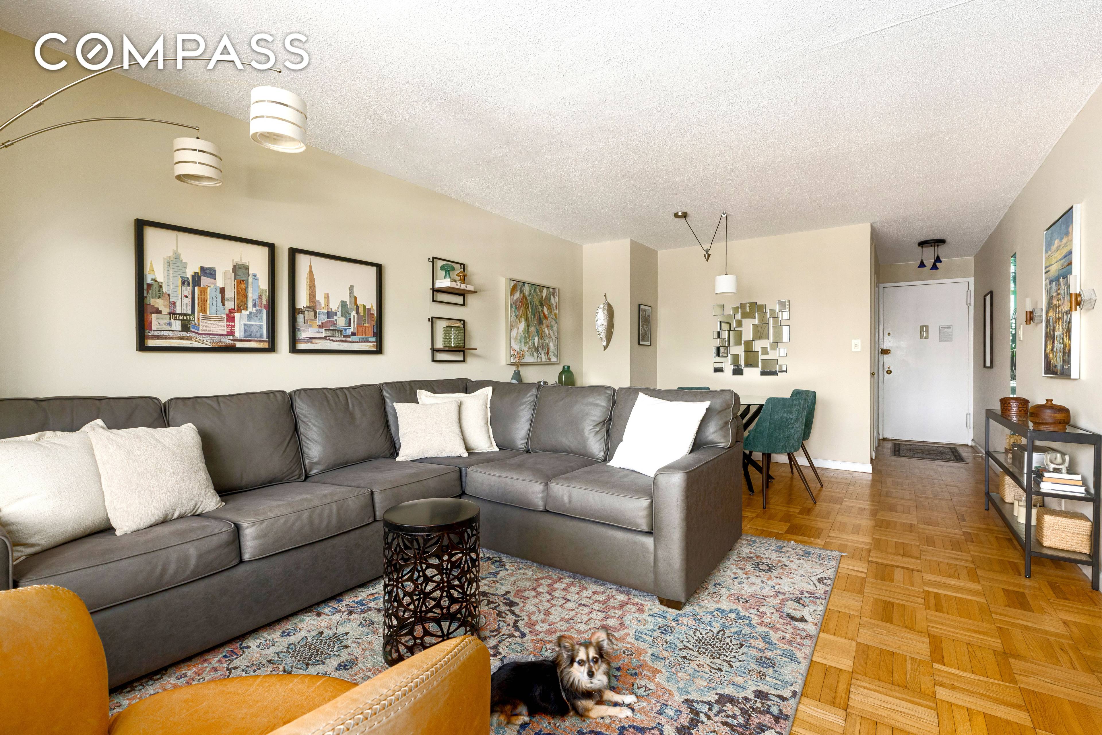 Bright 17th floor apartment with Private Balcony !