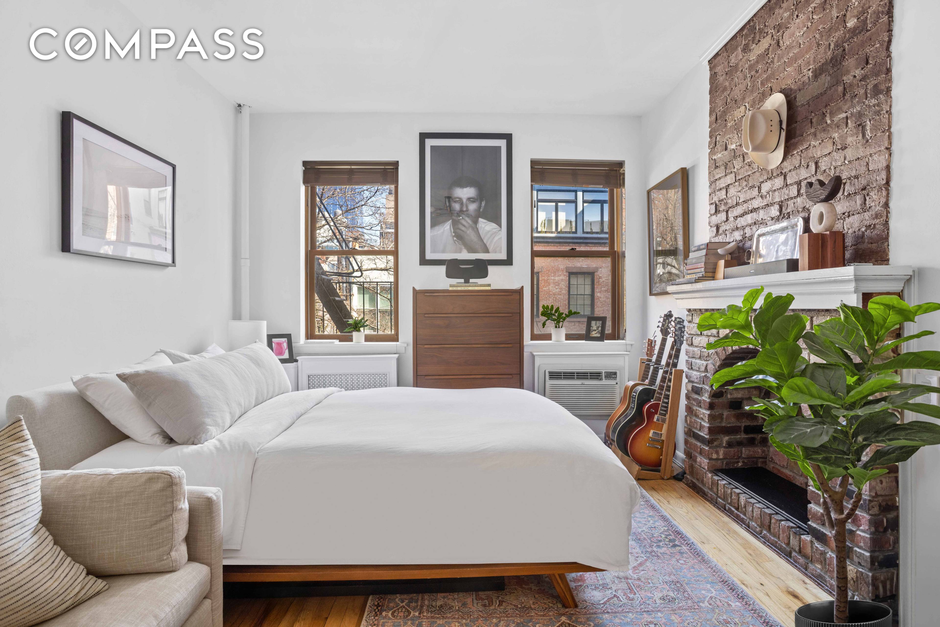Located in the heart of Chelsea, this serene studio apartment offers the perfect blend of comfort and charm.