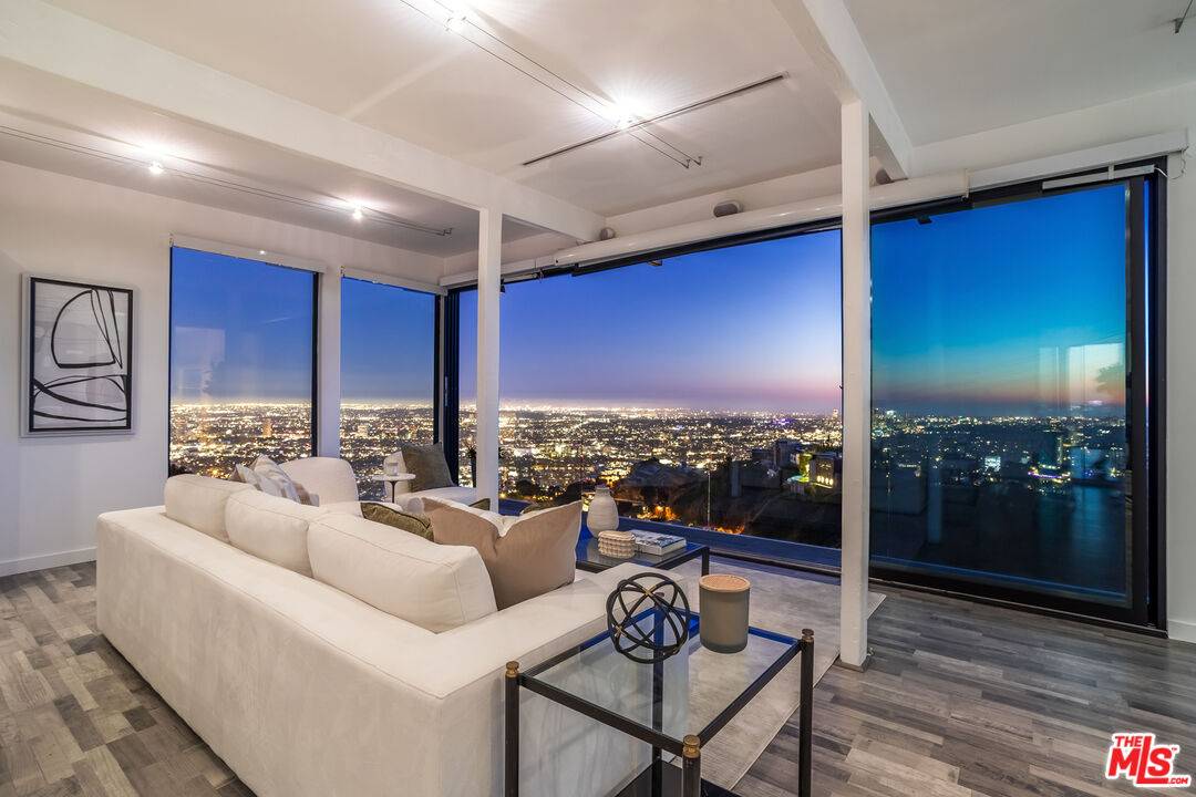 8506   Magnolia Dr 1BR Hollywood Hills East La