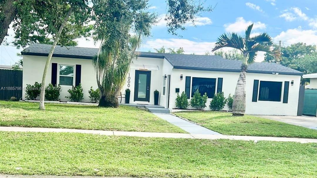 BRAND NEW ROOF 2025, CENTRAL AC 2025, Beautiful fully renovated 4 2 Single family in the wonderful Neighborhood of Fort Lauderdale 33311.