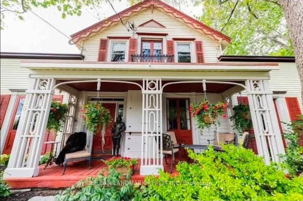 Impressive executive large historic home available for rent, fully equipped with furnishings.