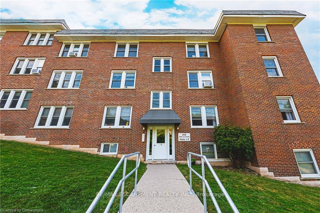 Live the Urban Lifestyle You've Been Dreaming Of Affordable, Stylish amp ; Maintenance Free in Corktown !