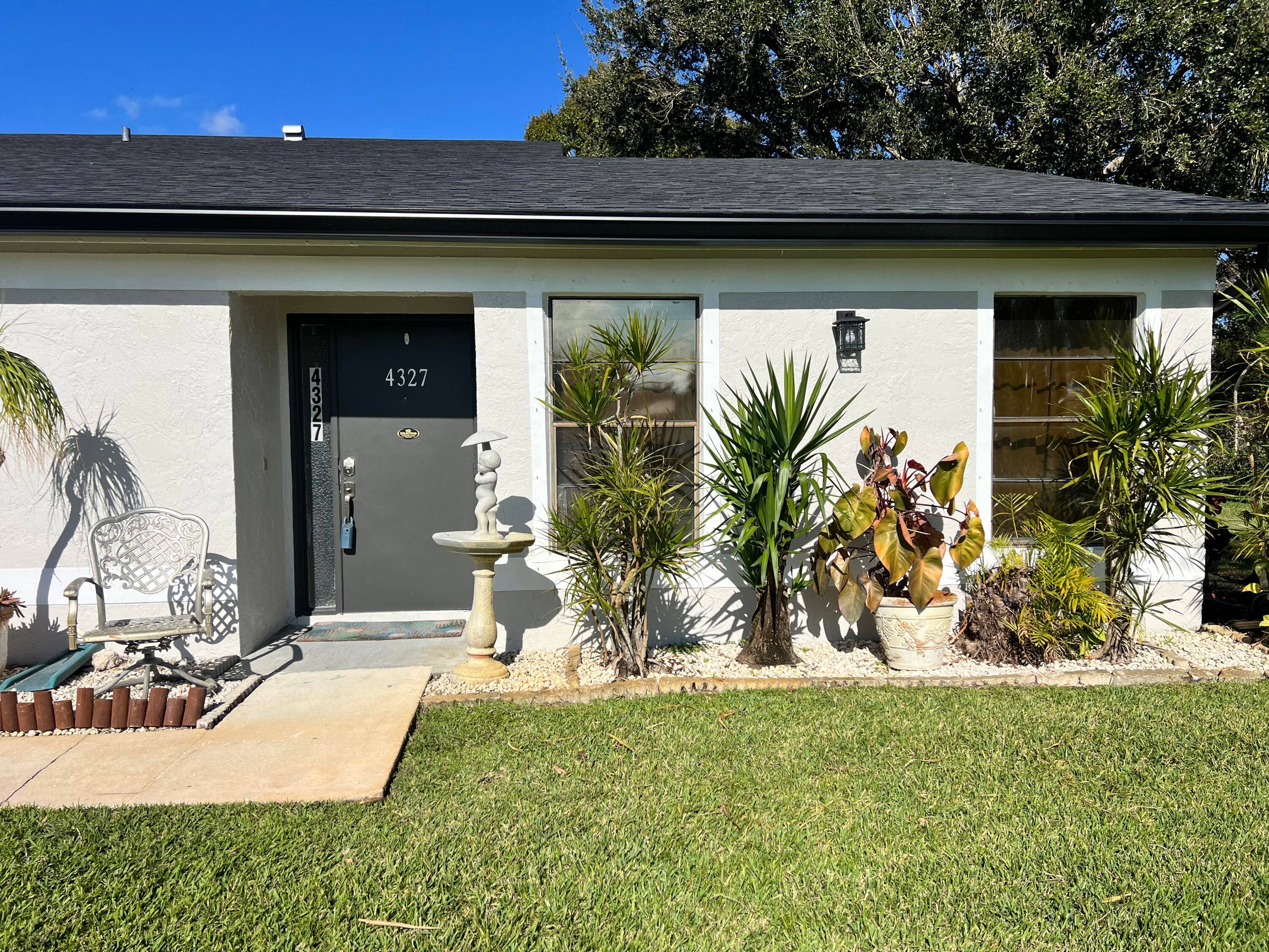 This charming 2 bedroom, 2 bath villa offers modern comfort and style.