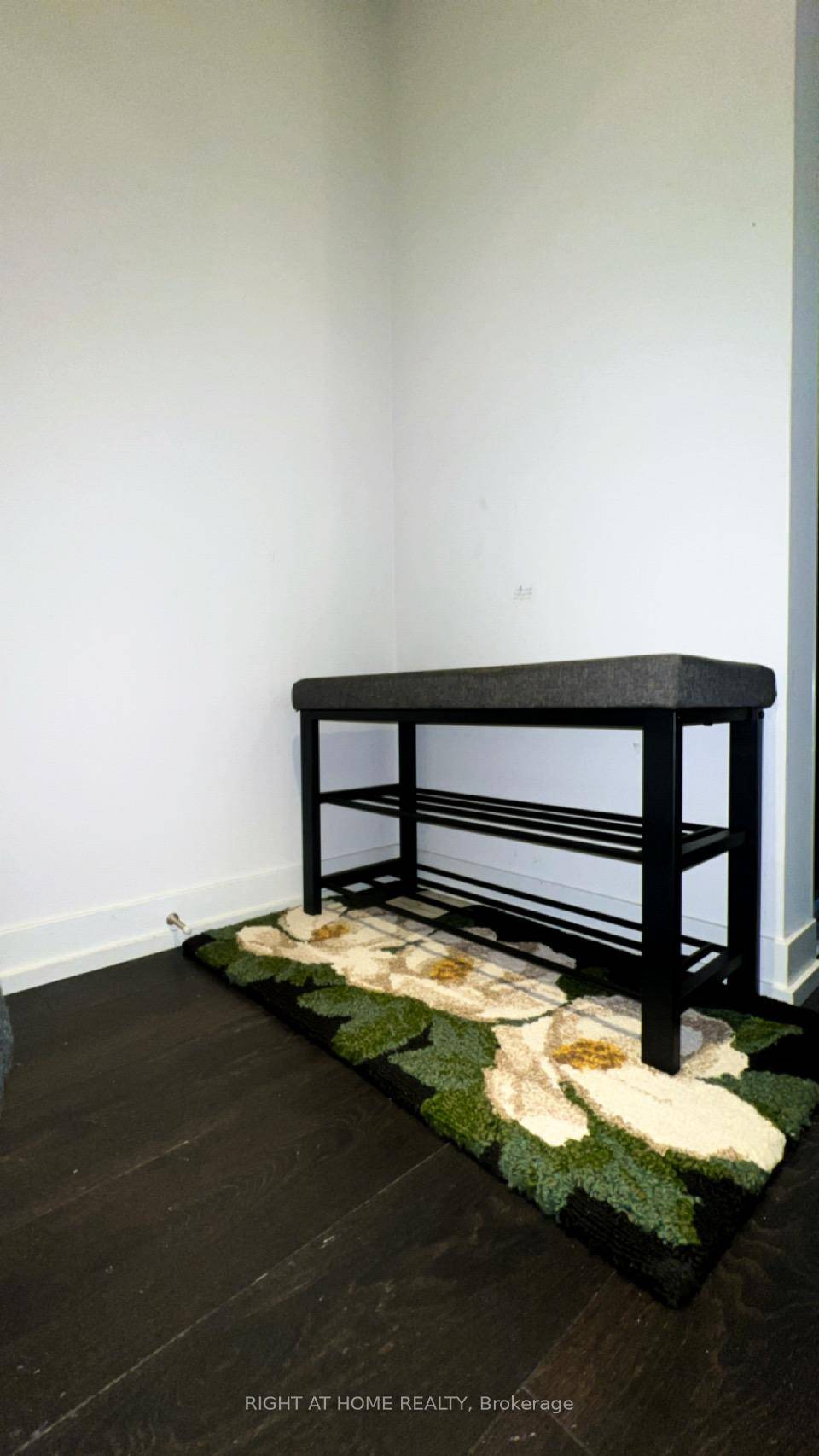 1 BEDROOM amp ; BALCONY, This Breathtaking, Bright Corner Suite 55 Mercer Has It All !