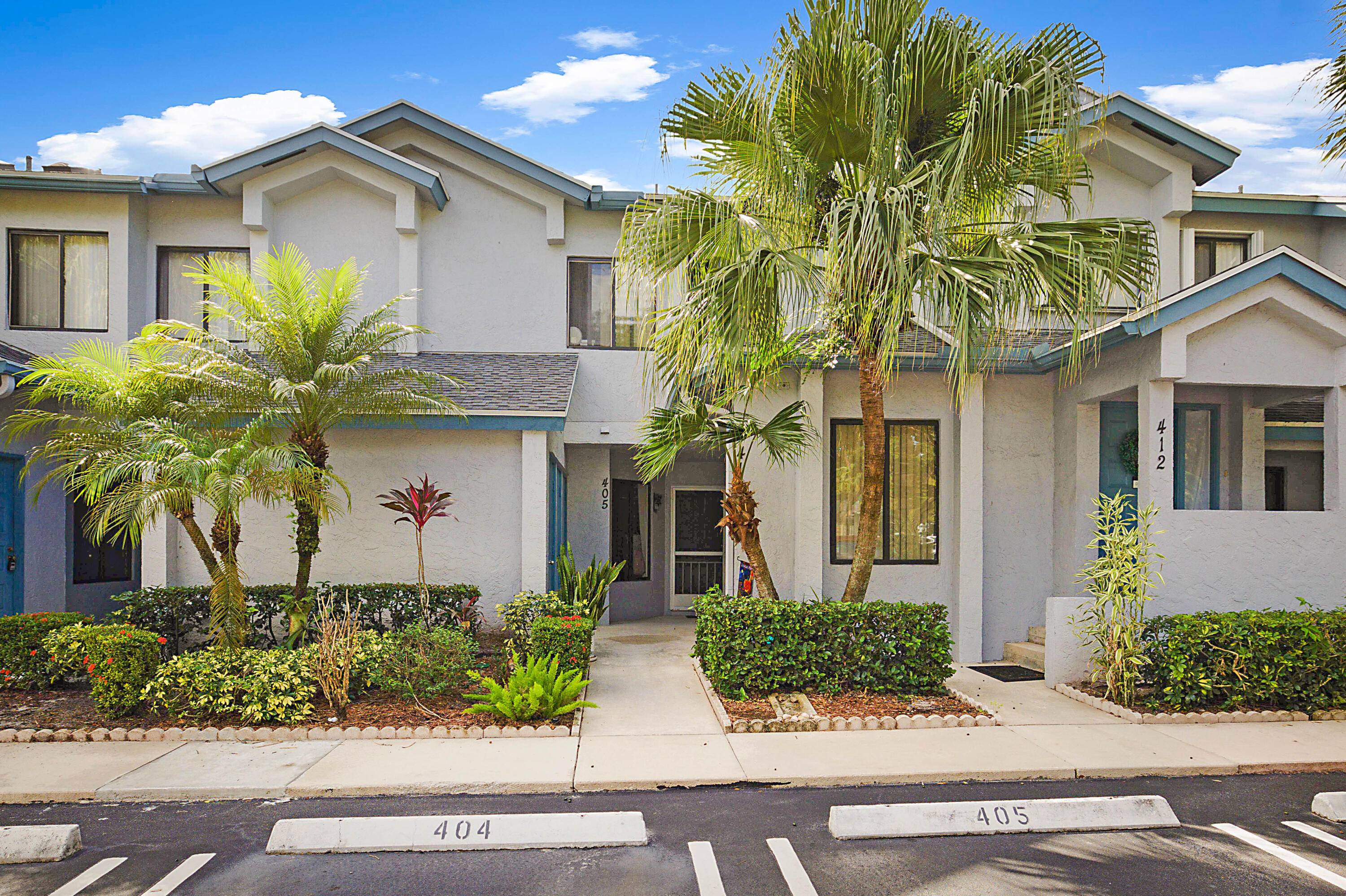 Beautiful 2 Bed 2 Bath 1st floor Condo in the highly desirable developent of River Bridge.