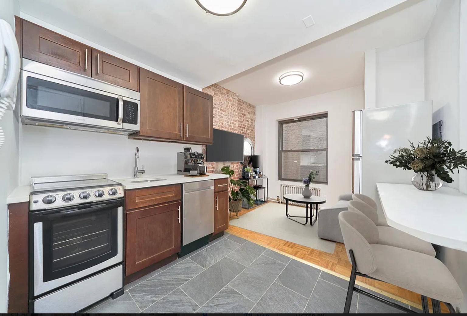 APARTMENT FEATURESStainless Steel AppliancesDishwasherMicrowaveSpaciousCloset SpaceExposed BrickHardwood FloorSoak in Tub BUILDING NEIGHBORHOOD Laundry in BuildingResponsive ManagementTRANSPORTATIONSteps away from the Port Authority Bus Terminal and the 4