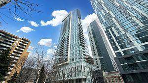 Beautiful Condo In the Downtown Core 4 Year Old Building !