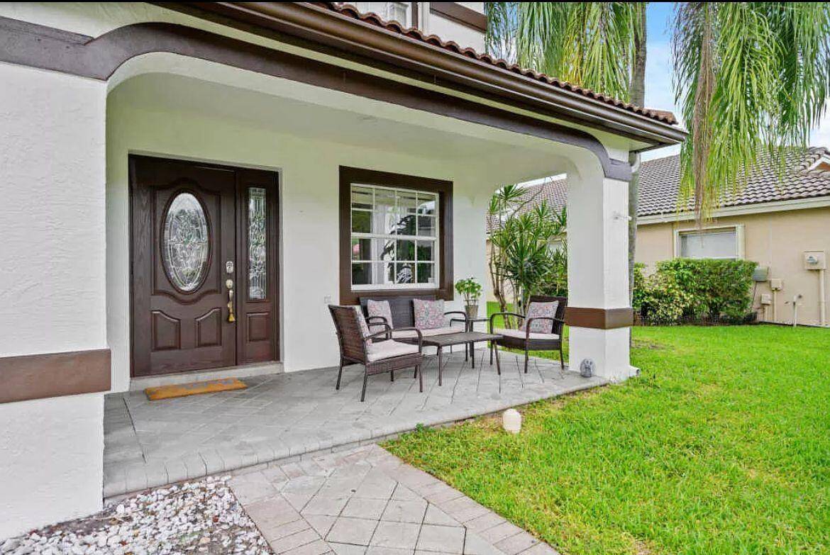 Spend this season in the sunshine with this seasonal rental in Grand Isles.