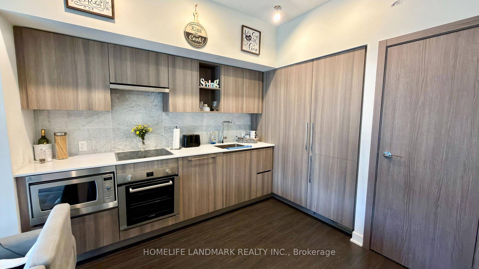 Luxury Lakefront Condo at Lakeshore amp ; Bathurst, Right next to 50, 000 Sq.