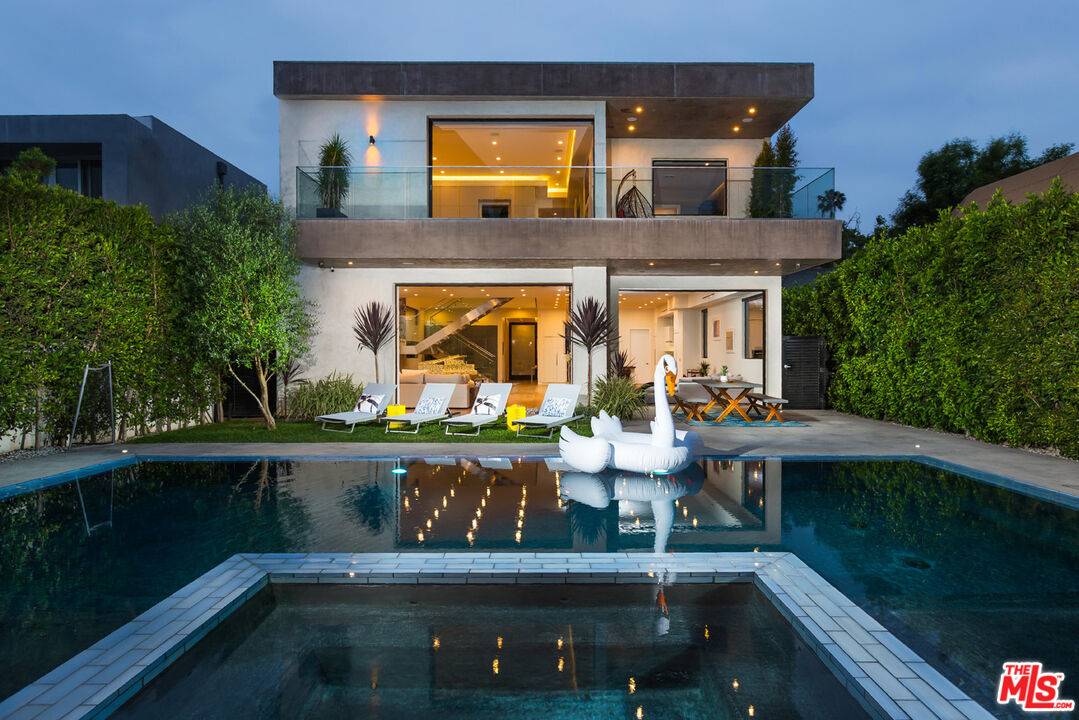 726 N Martel Ave 5BR Hollywood Hills East La