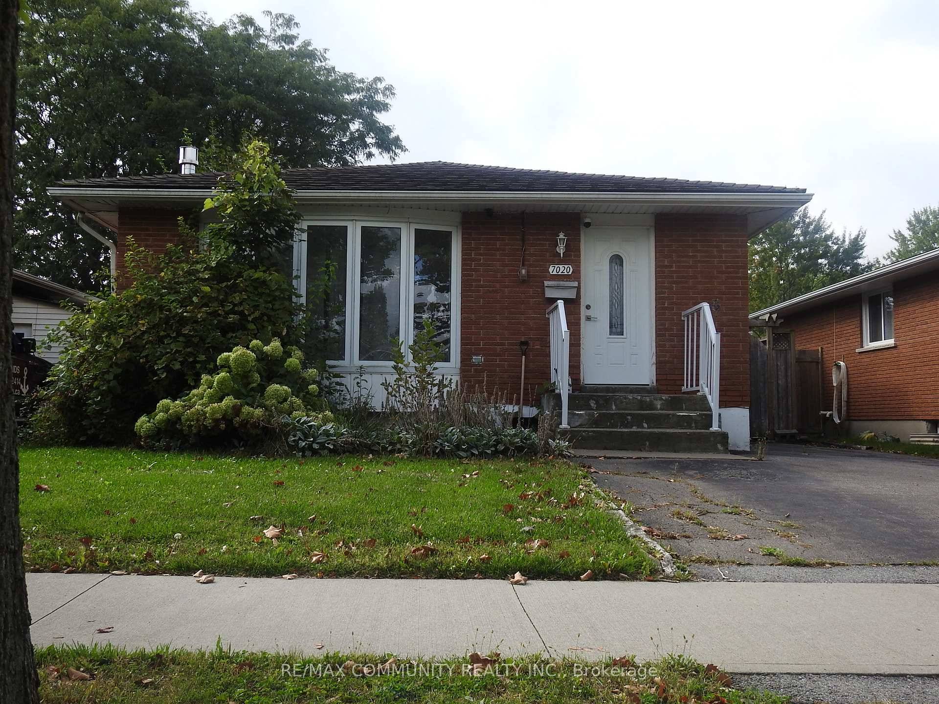 Wow ! ! ! Excellent unique location, This property is ideal for the investors who whishes to own assets in Canada's most popular area in Canada or wishes to own ...