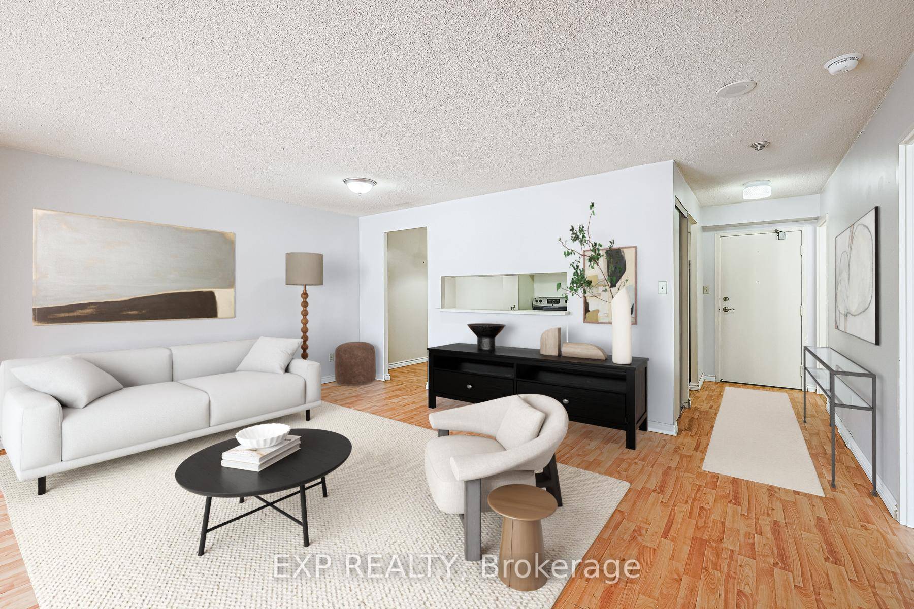 Welcome Home ! Conveniently located near Dundas and Bay, this amazing 1 Den condo has an open concept floor plan and an abundance of natural light from the large solarium.