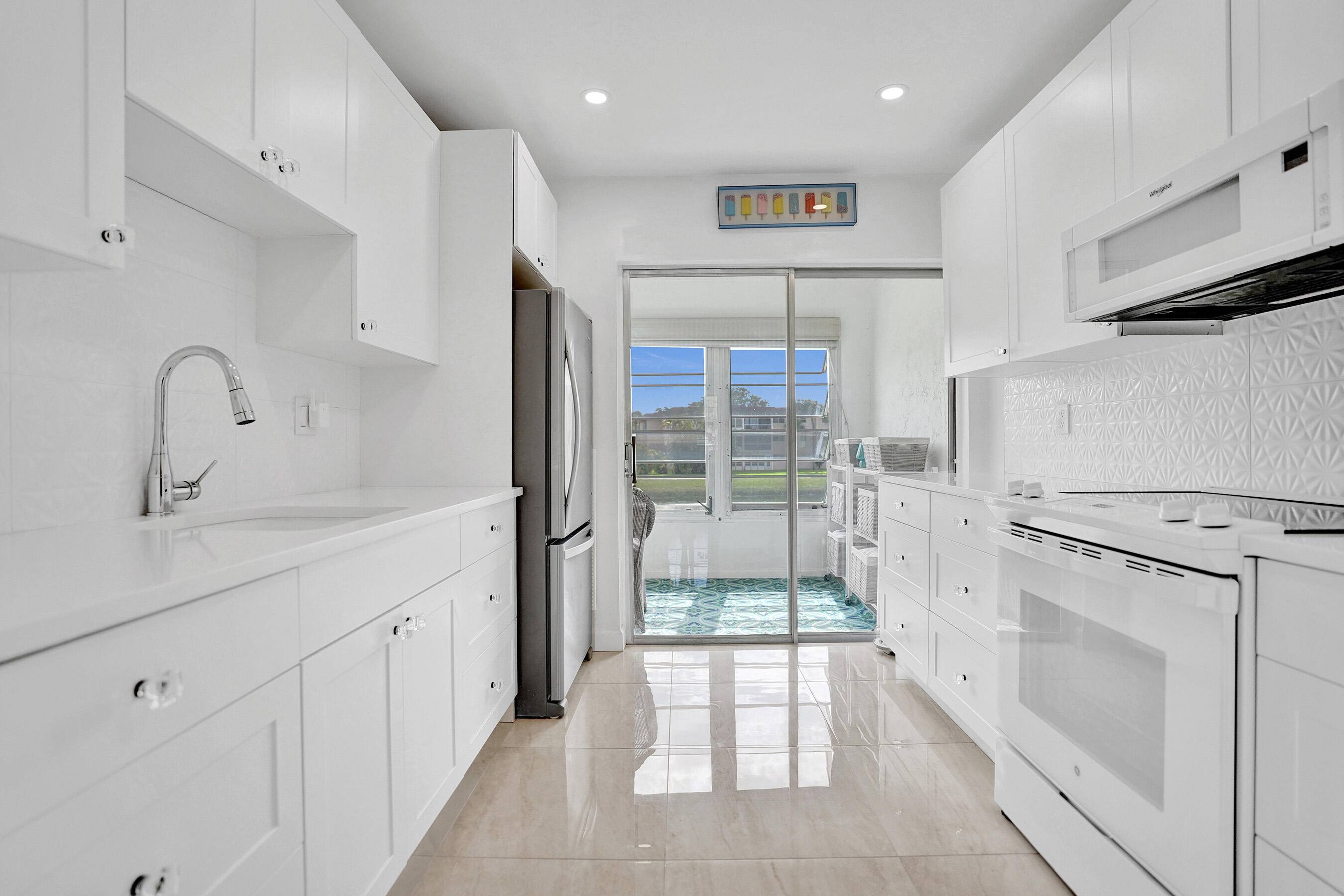 Fully renovated in 2023, this pristine 1 bedroom, 1.