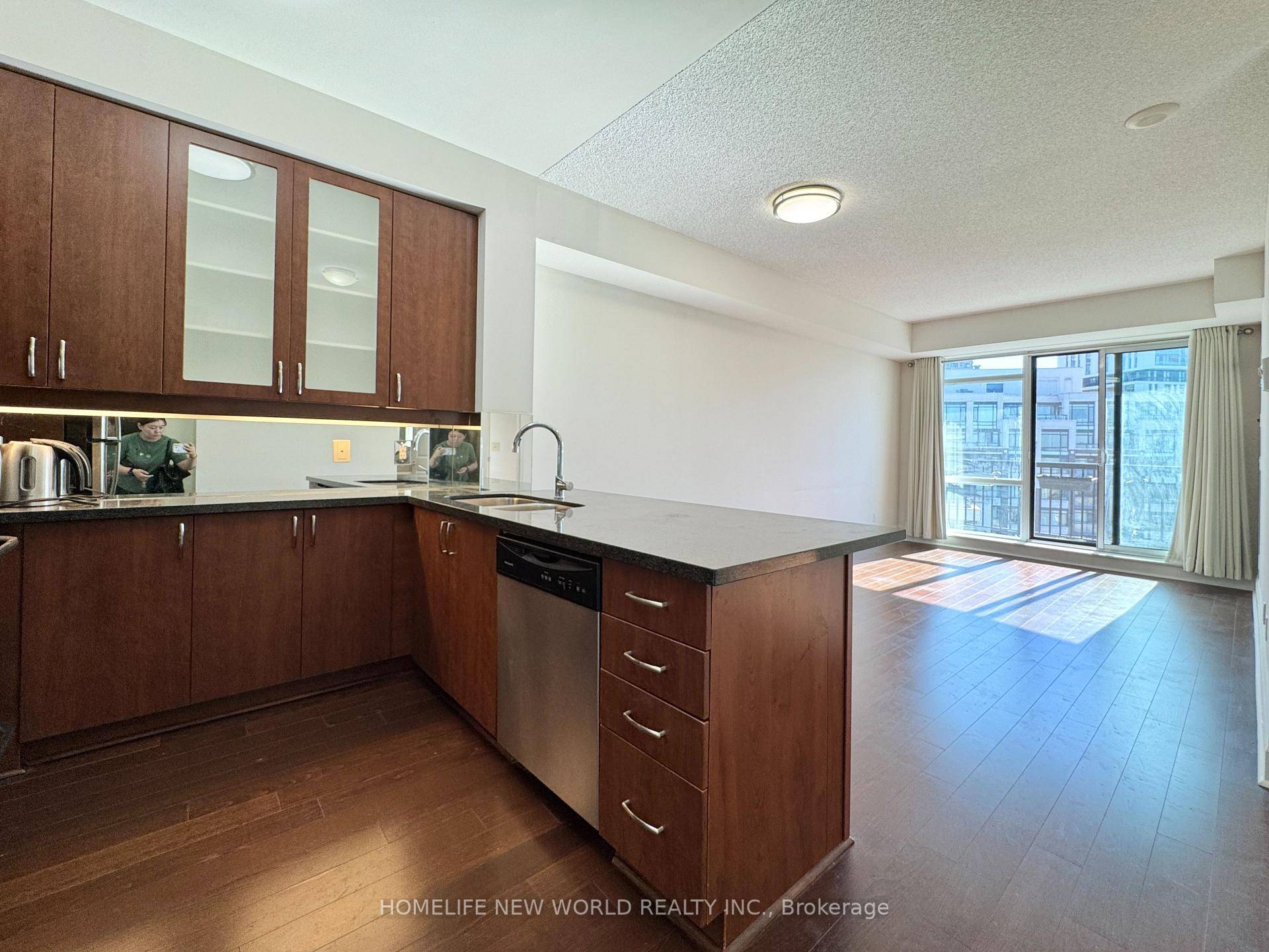 Welcome to the Verdale ! Do not miss out on this beatiful open concept 1 bed 1 bath suite.