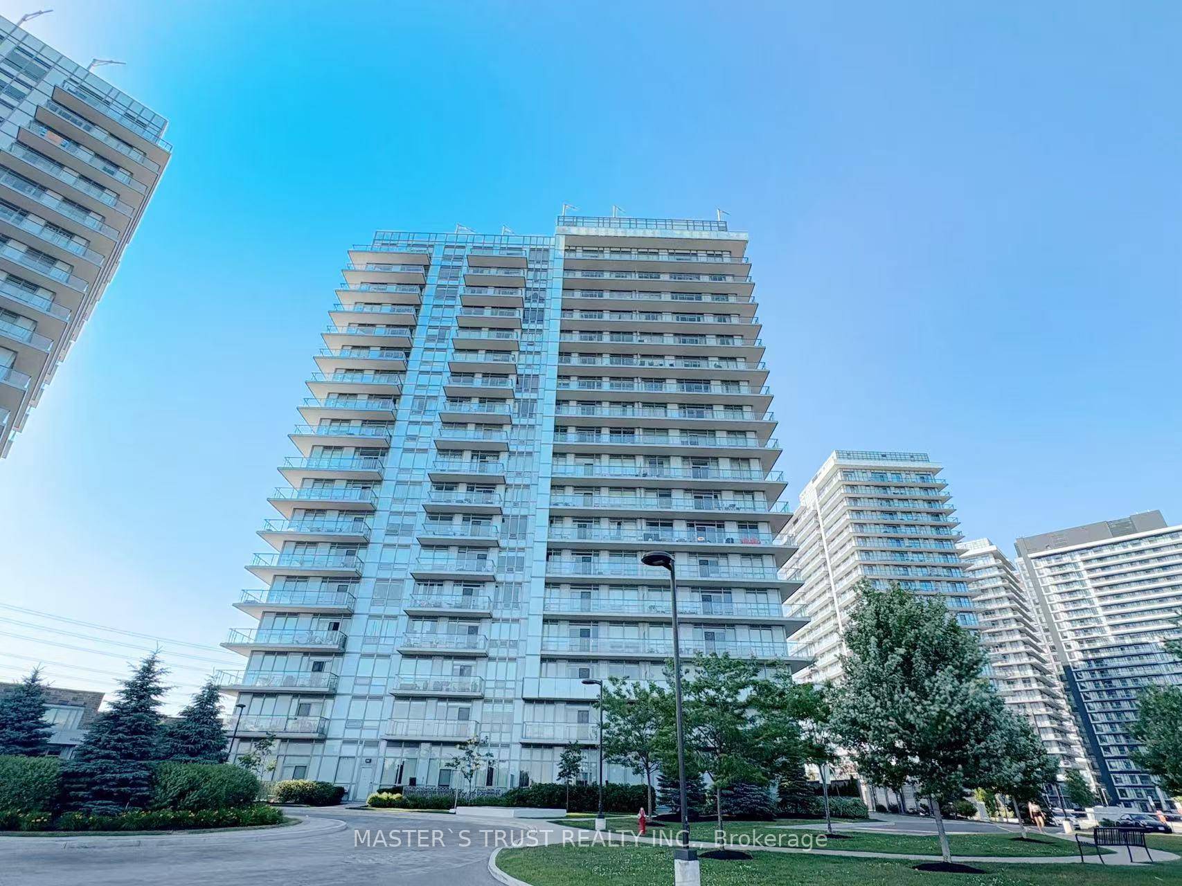 Functional amp ; Efficient Space In This 1 Bed Den W Parking amp ; Locker !