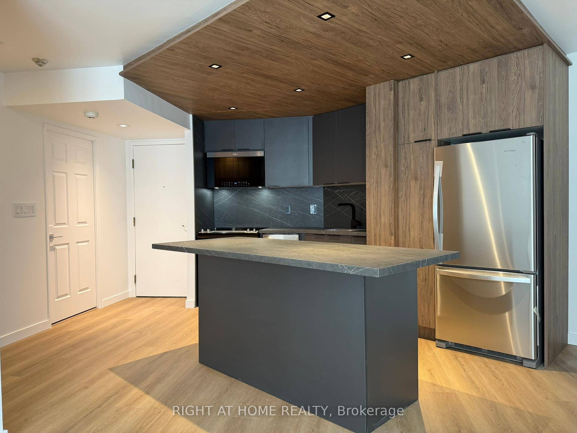 Welcome to the Heart of Downtown Living !