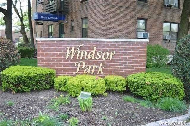 Must see ! Spacious one bedroom with low maintenance.