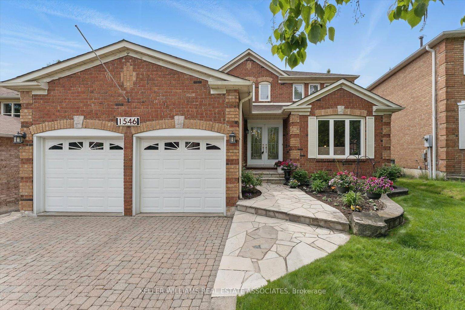 With over 4280 square feet of total living space, this beautifully updated executive home in the Olde English Lane area of East Credit has all the room your family needs ...
