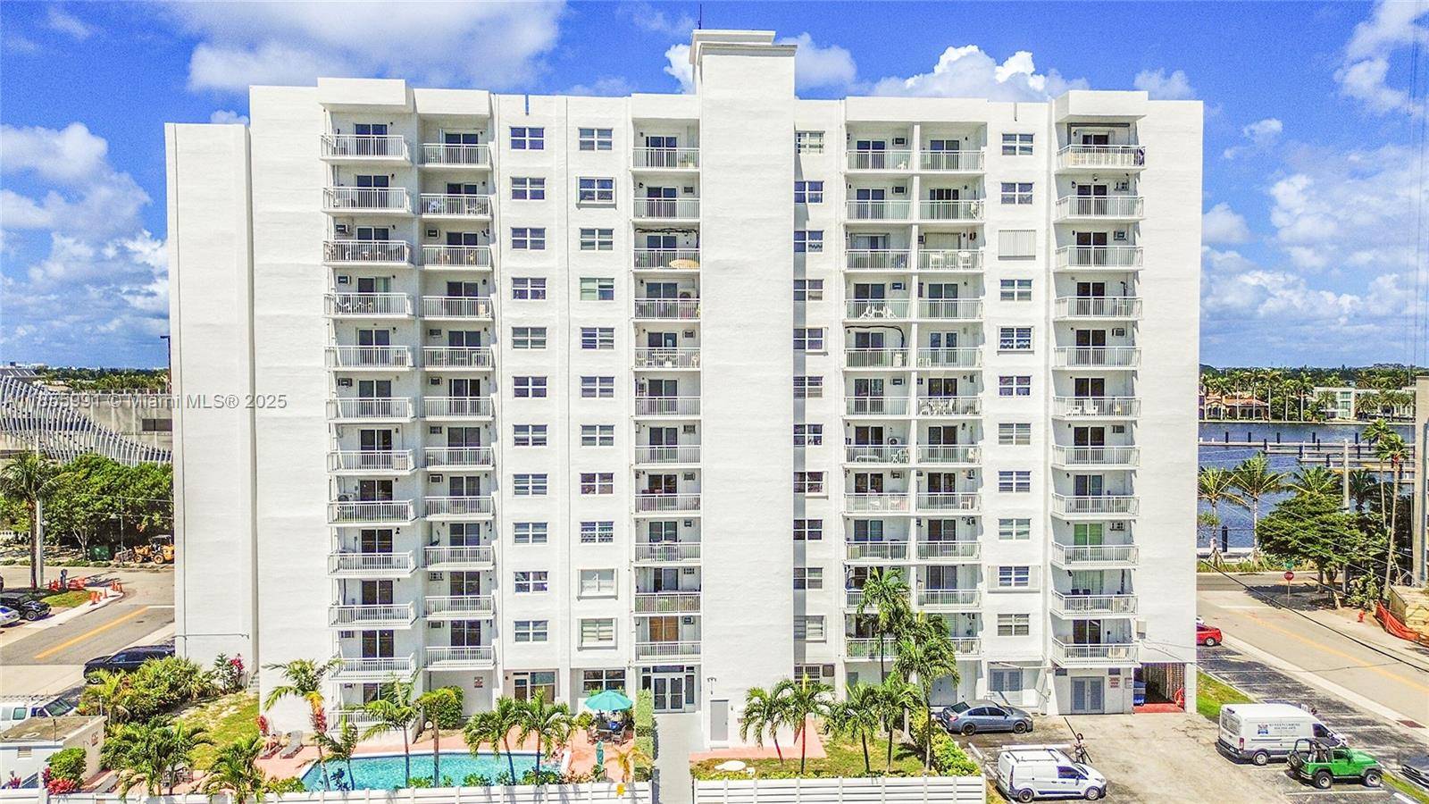 Prime Fort Lauderdale Beach Condo 1 Block to the Sand !