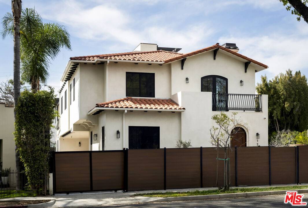 1201  N Vista St 3BR Hollywood Hills East La