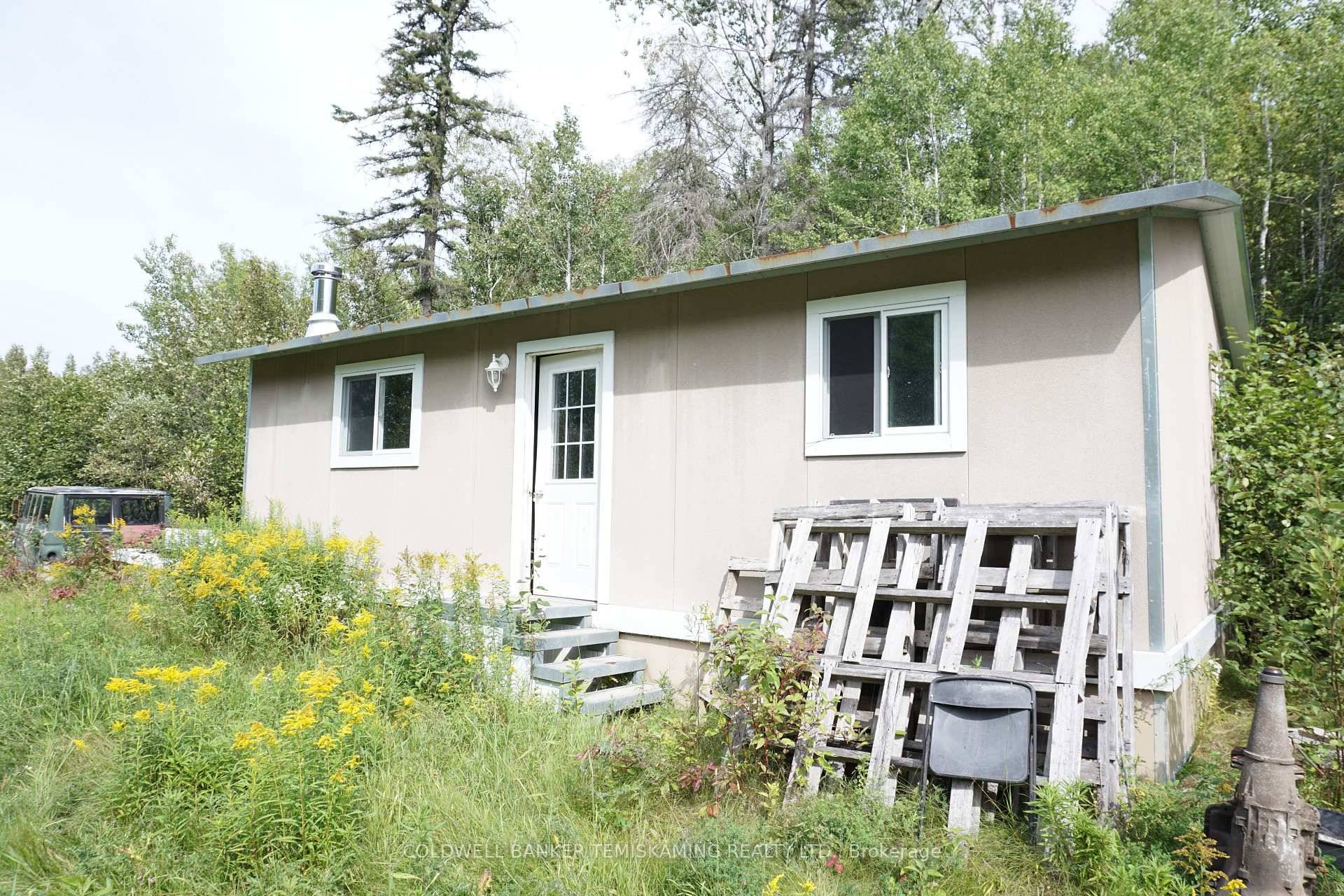 2 BEDROOM COTTAGE ON LONG LAKE.