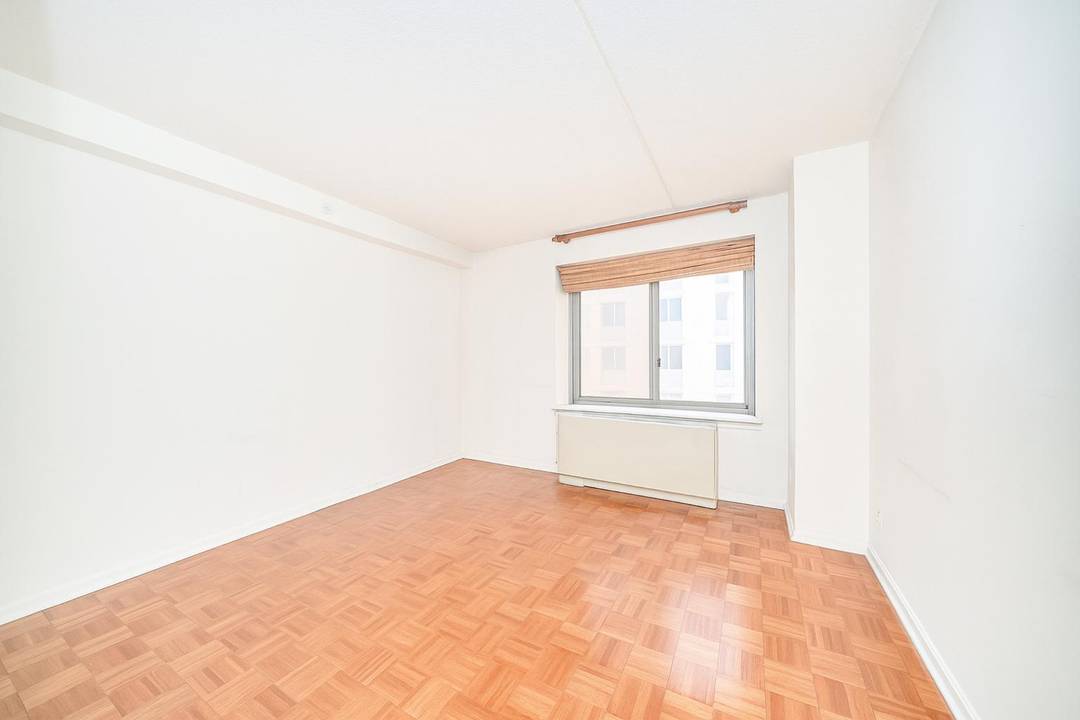 Seller say SELL ! ! Welcome to your new home at Strivers Gardens !