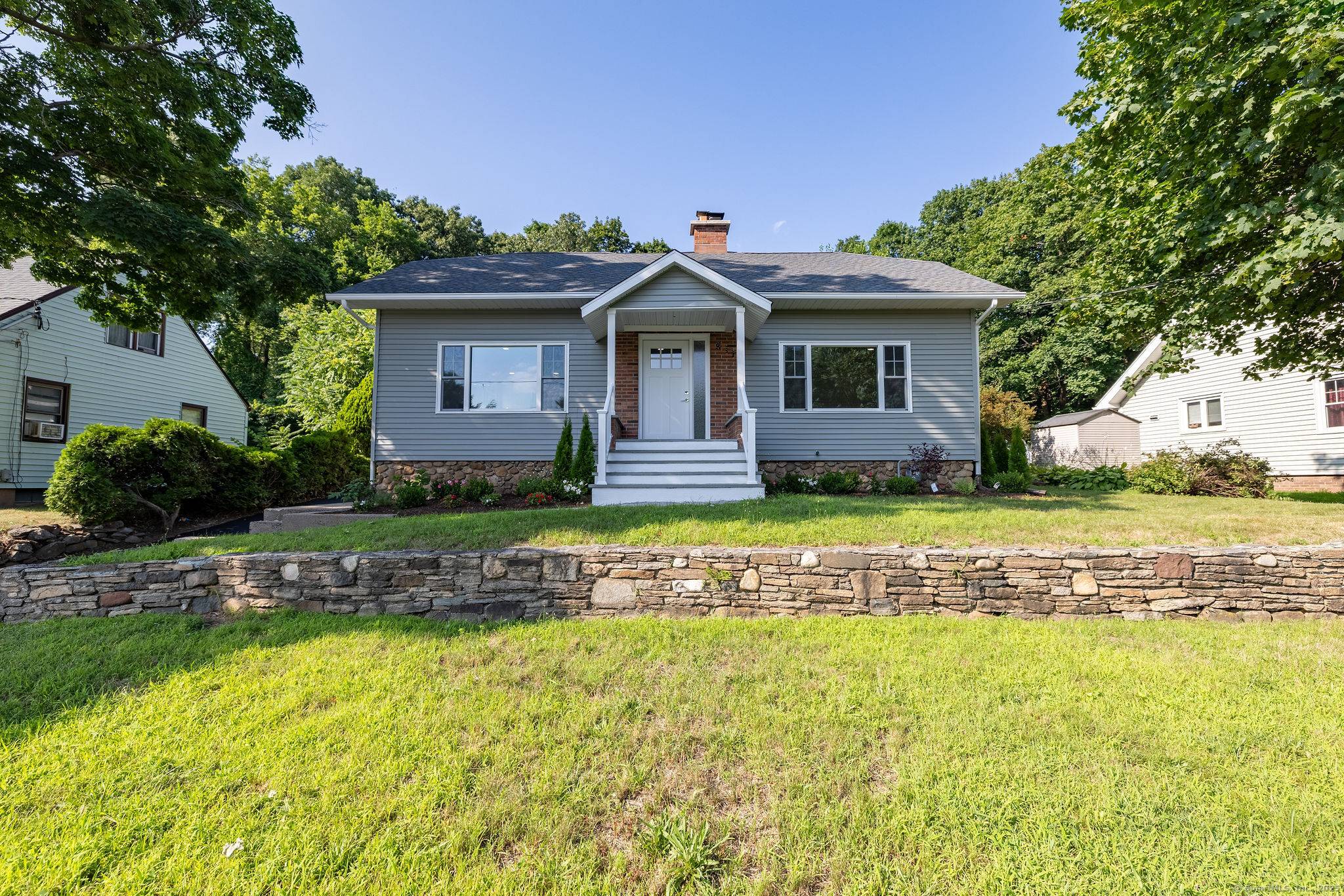 Fully Renovated Single Family Gem in a Prime Neighborhood !
