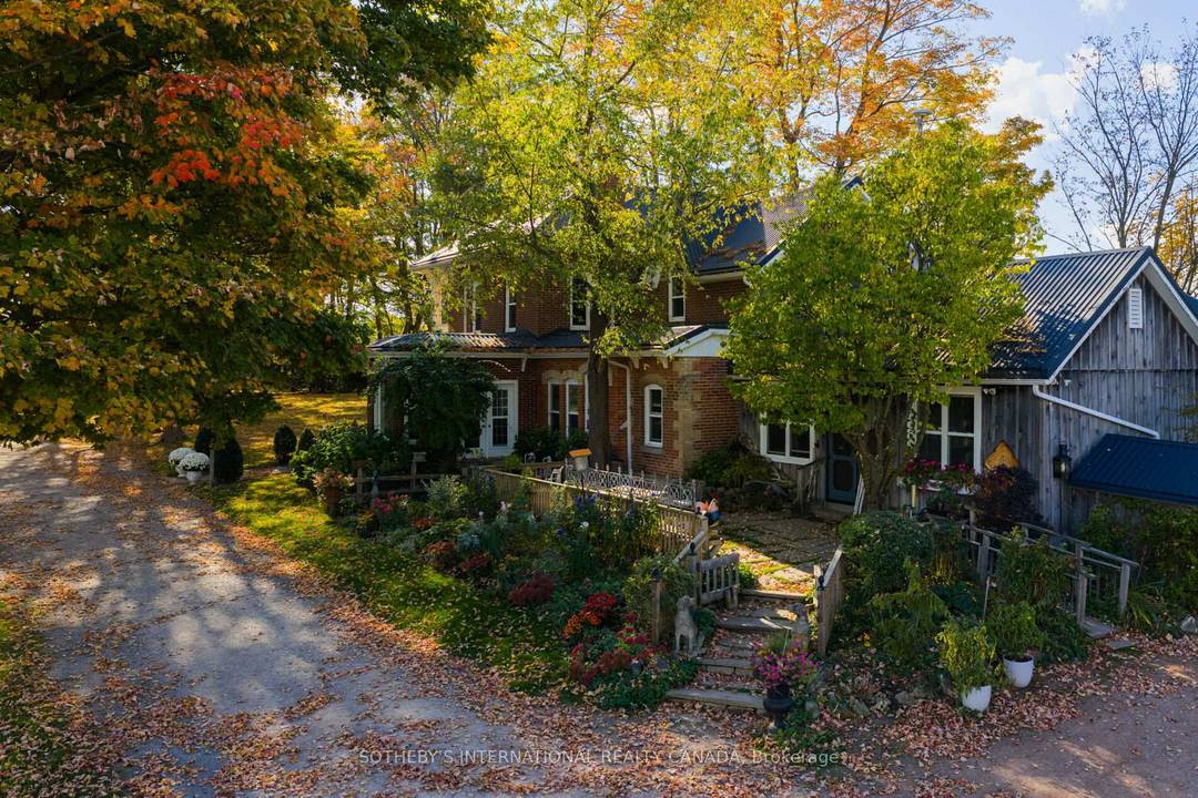 Embedded within the rolling hills of Caledon's picturesque countryside, Belain Farm is an exceptional country estate offering a rare blend of timeless elegance and natural beauty.