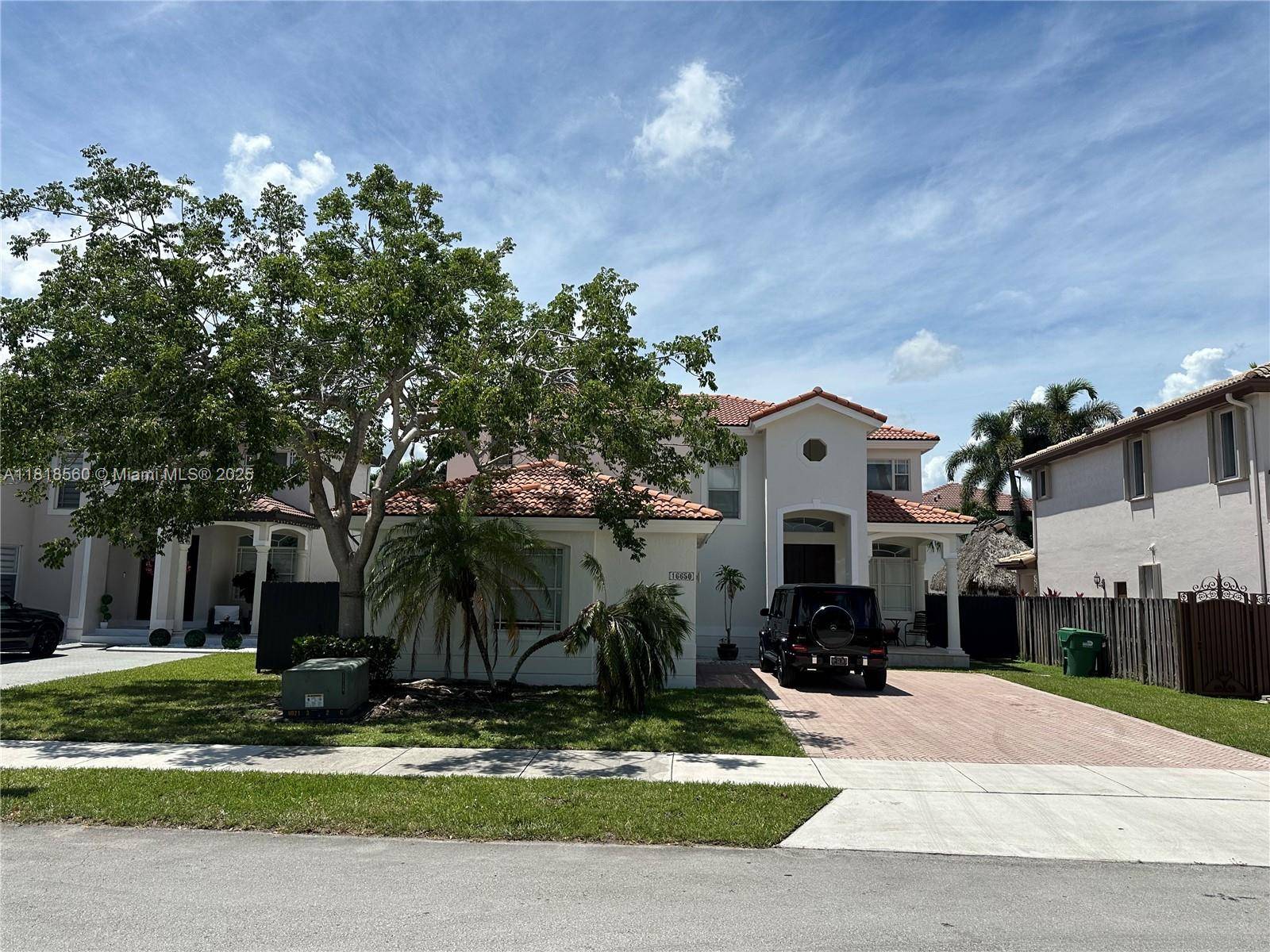 FRESHLY PAINTED AND PARTIALLY REMODELED PROPERTY IN A QUIET AREA OF PETE'S PLACE, NEW KITCHEN CABINETS WITH PORCELANA STONE DESIGN, HIGH CEILING AND FULL OF NATURAL LIGHT HOUSE, 3 BEDROOM ...