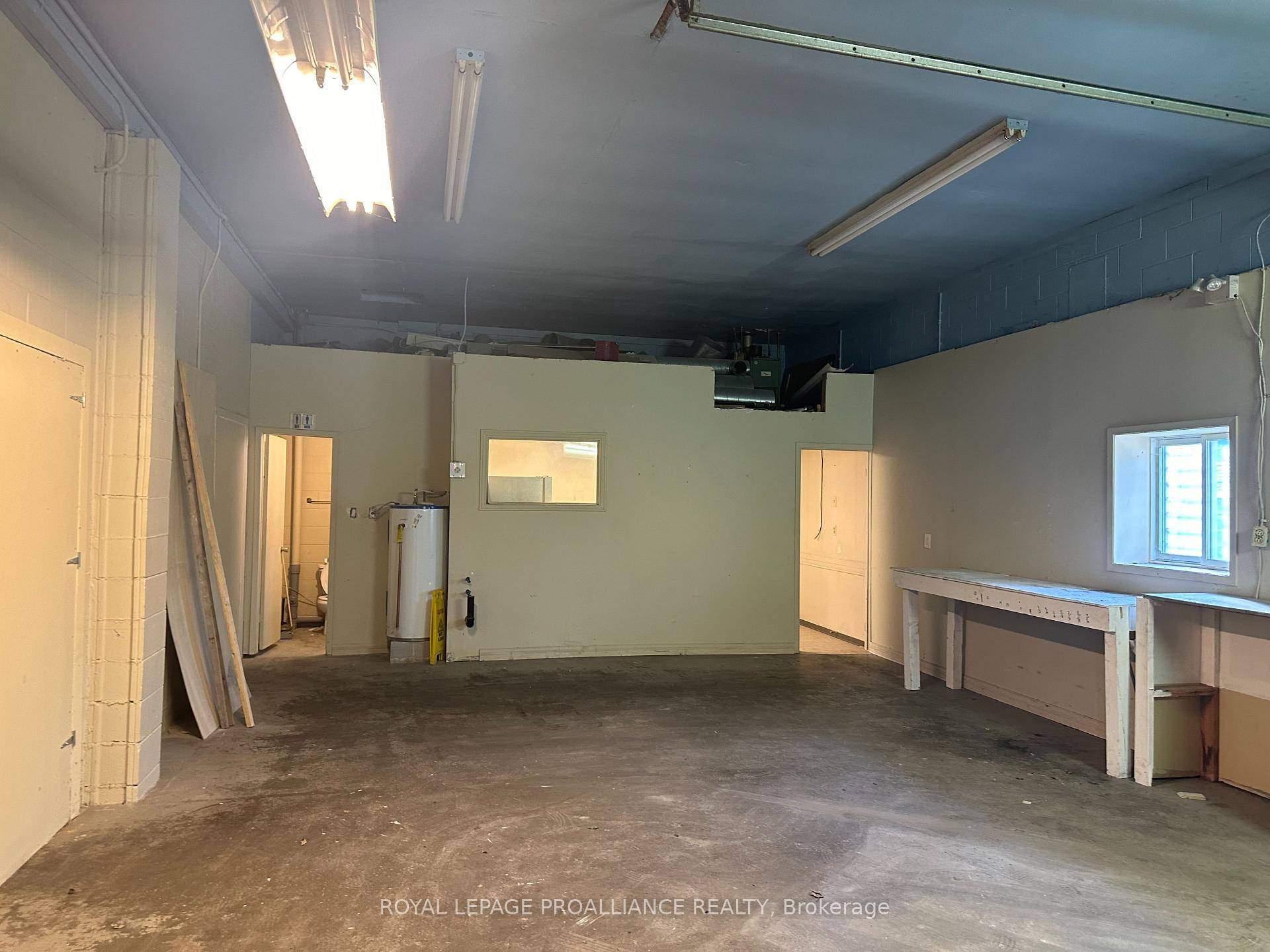 Shop for Lease 1200sq feet.