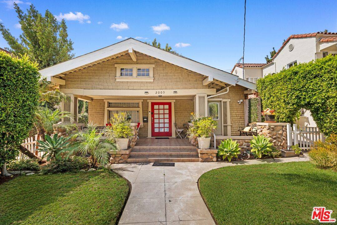 2005  N Beachwood Dr 3BR Hollywood Hills East La