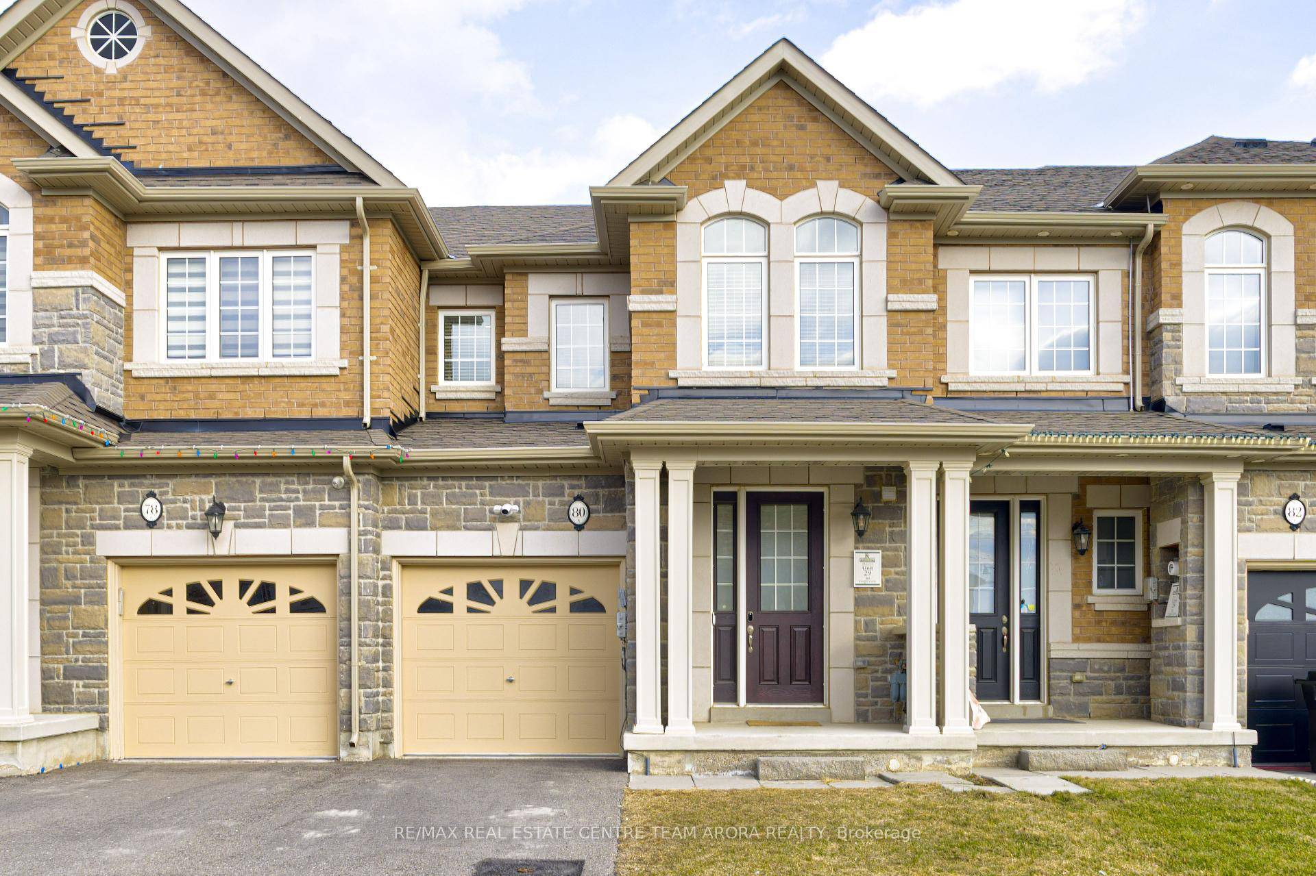 A beautifully maintained 2 storey Townhouse in the heart of Northwest Brampton !