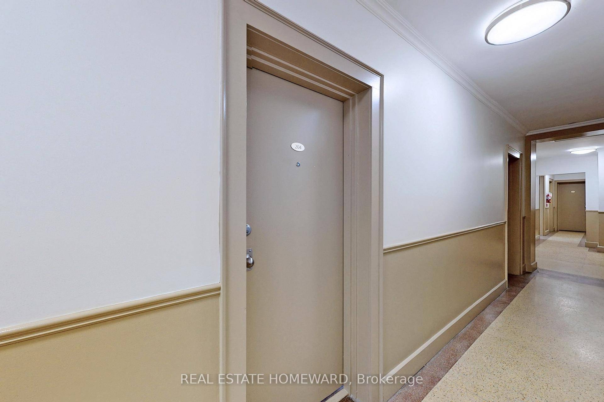 Gorgeous renovated 1 bedroom located in posh Ave Lawrence area.
