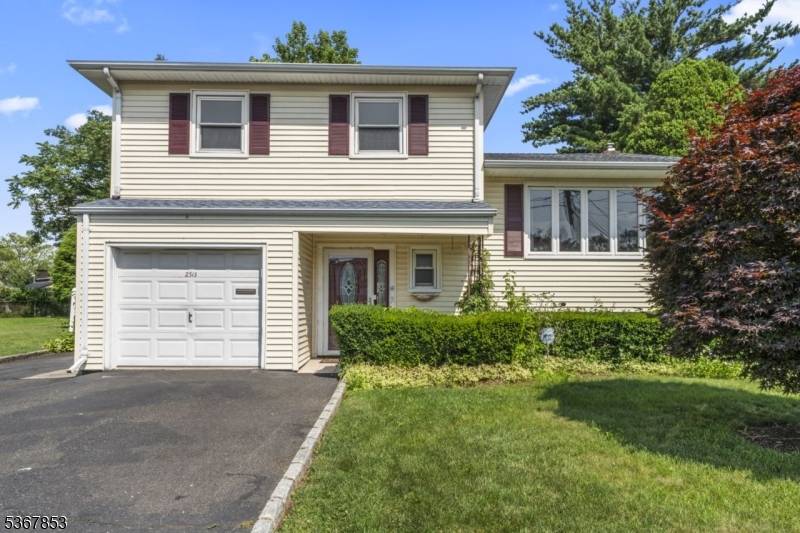Welcome to this well maintained 3 bedroom, 1.