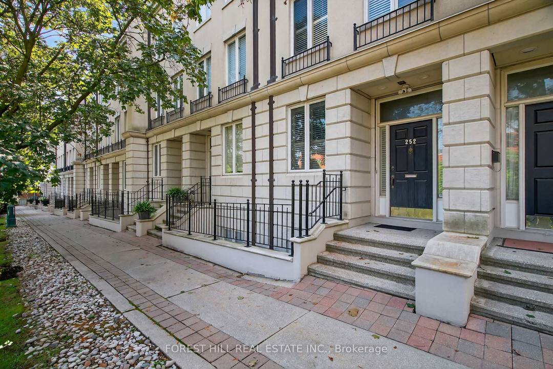 Welcome to 252 Spadina Road, a fully updated freehold 3 1 bedroom, 5 bathroom townhome in prestigious Castle Hill at the foot of Casa Loma.