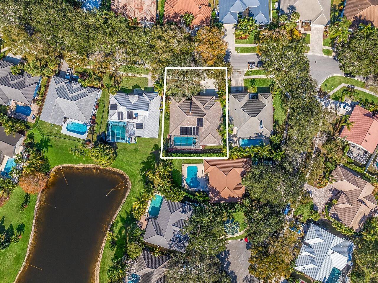 Discover the perfect blend of luxury comfort in The Shores of Jupiter !