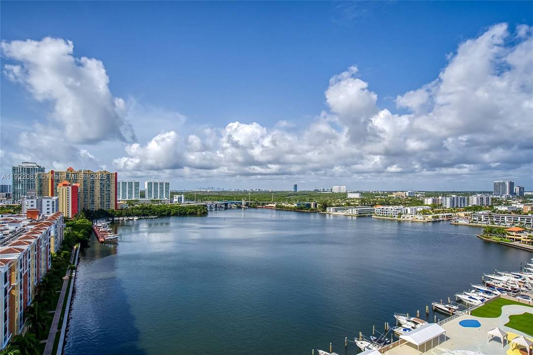 Welcome to Unit 1704 at Winston 100, the largest 2, 400 total sqft amp ; most impressive 3 bedroom corner residence in the building.