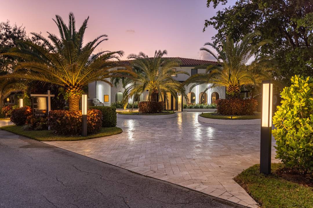 Magnificent Luxury, walk to Mizner !