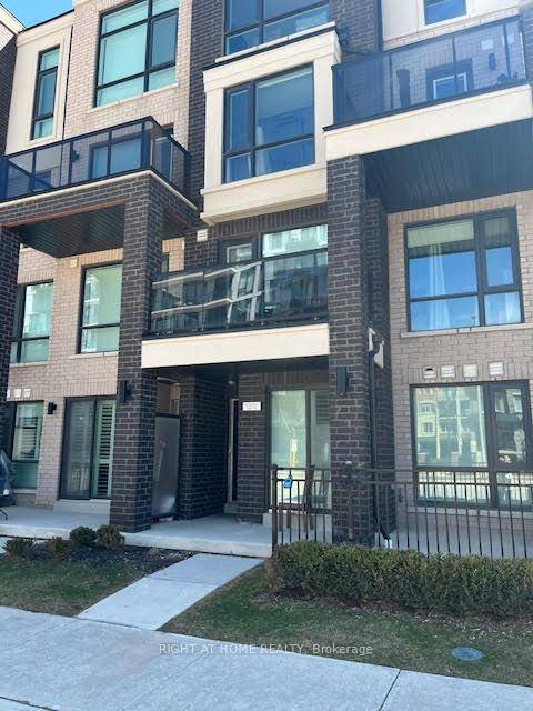 Gorgeous Cozy Contemporary Two Bedrooms And Rare Two Full Bathrooms With Deep Soaker Tubs In The Family Friendly Mount Pleasant Community.