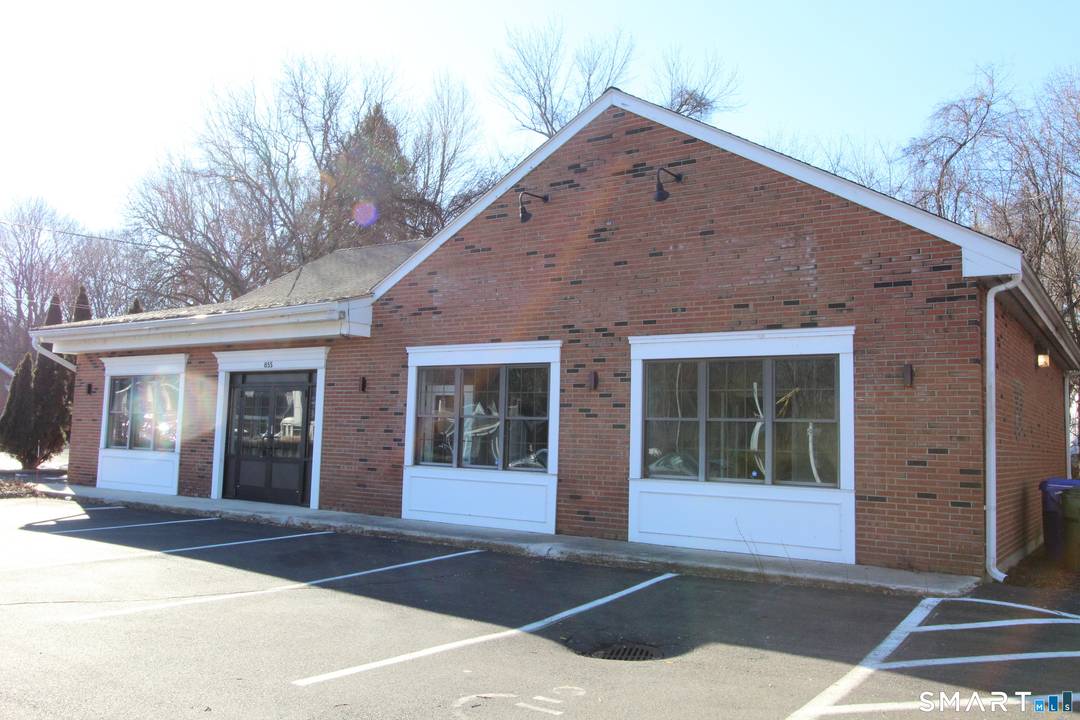 One level brick building located in prime, convenient location with excellent sign exposure.
