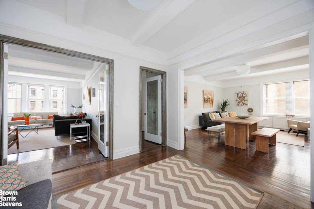 The New Children's Museum of Manhattan coming down the block !