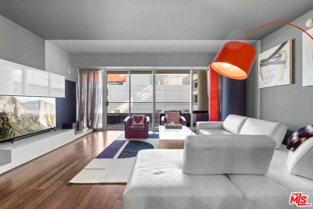 6250 Hollywood Blvd 2BR Hollywood Hills East La