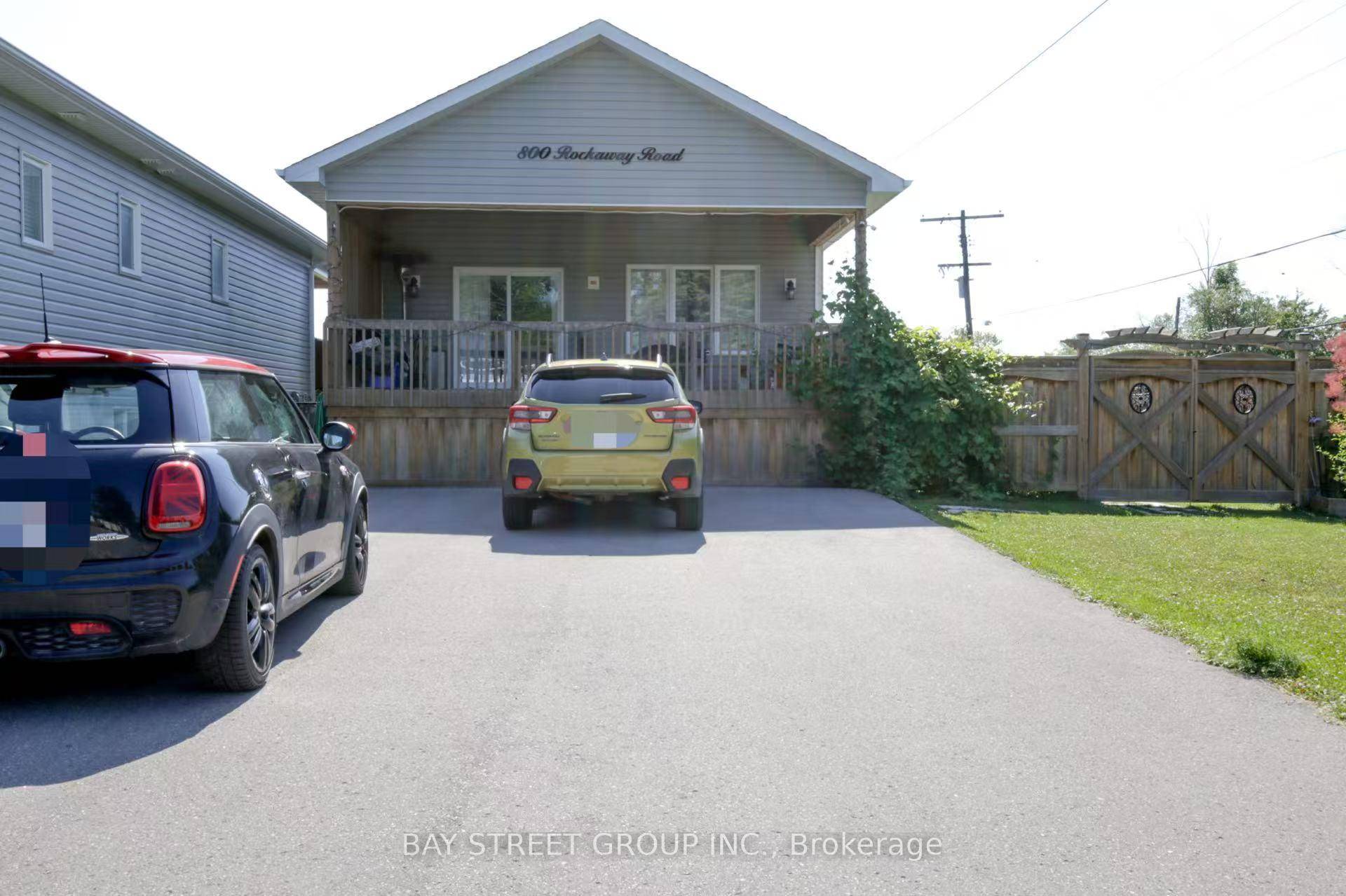 Charming 8 Year Old Bungalow on a Spacious 50 x 150 Ft Fenced Lot !