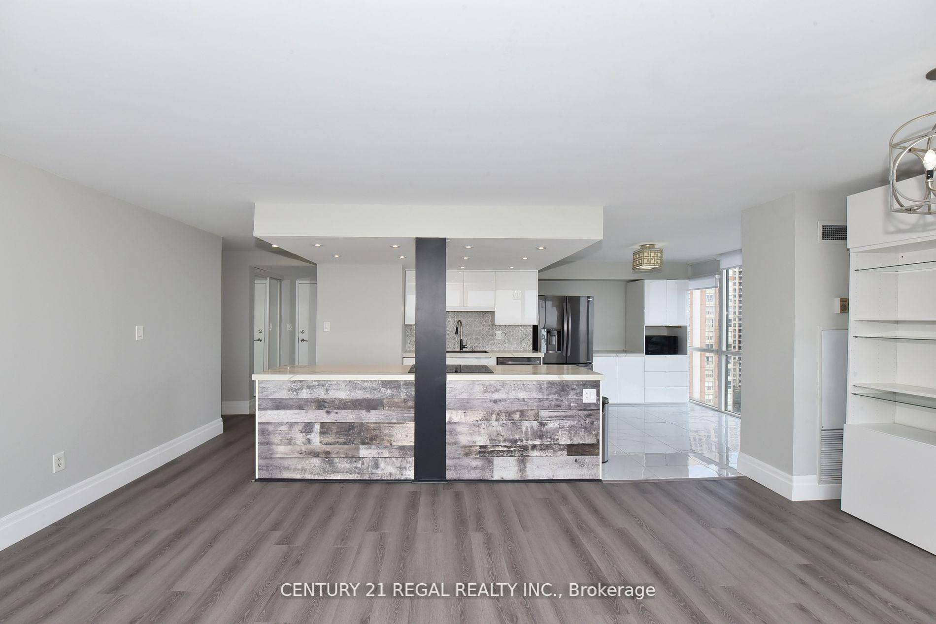 Gorgeous fully upgraded 2 1 bedroom suite with beautiful panoramic SE views !